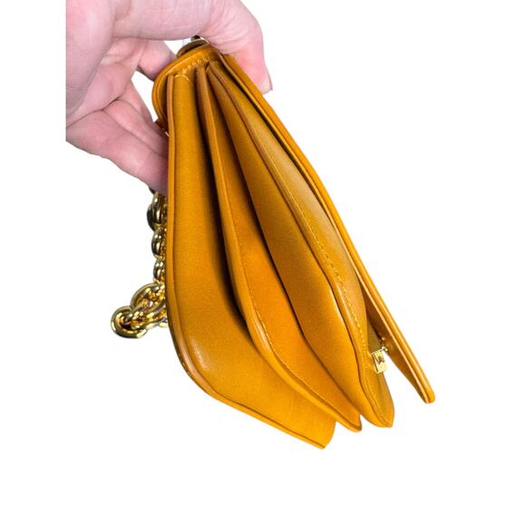 Bottega Veneta Mount Envelope Calfskin Bag in Cob - Picture 6 of 16